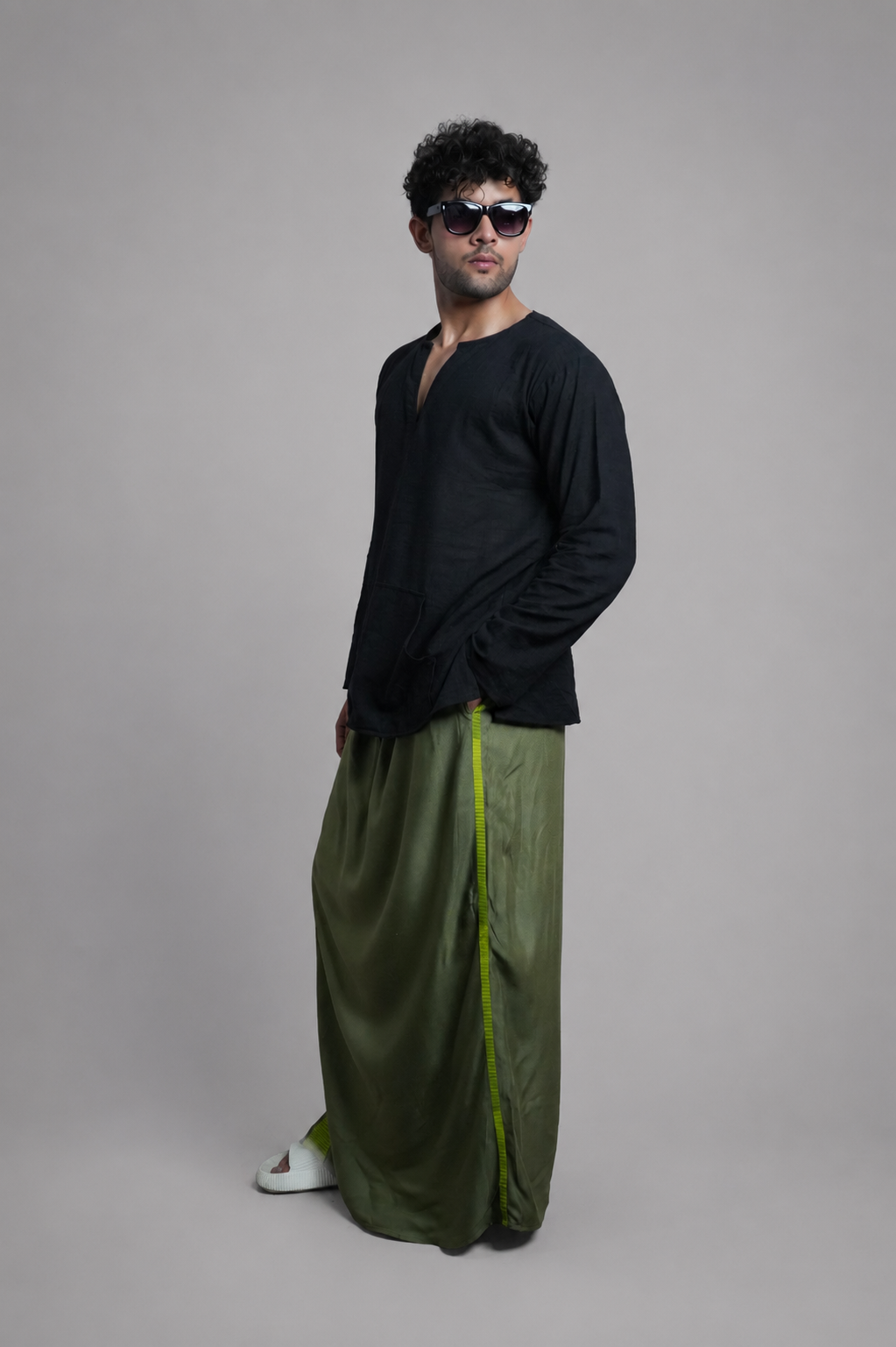 Men Olive Green Colour Pajamalungi With Green Textured Stripe Panel