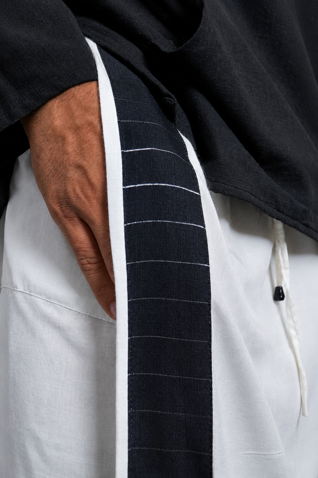 Men White Colour Pajamalungi With Navy/ SilverZari Stripe Panel