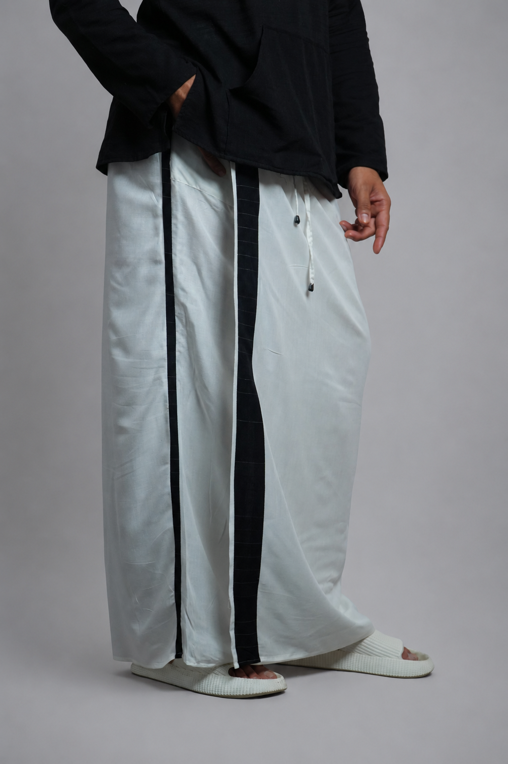 Men White  Colour Pajamalungi With Navy And  Gold Zari Stripe Panel