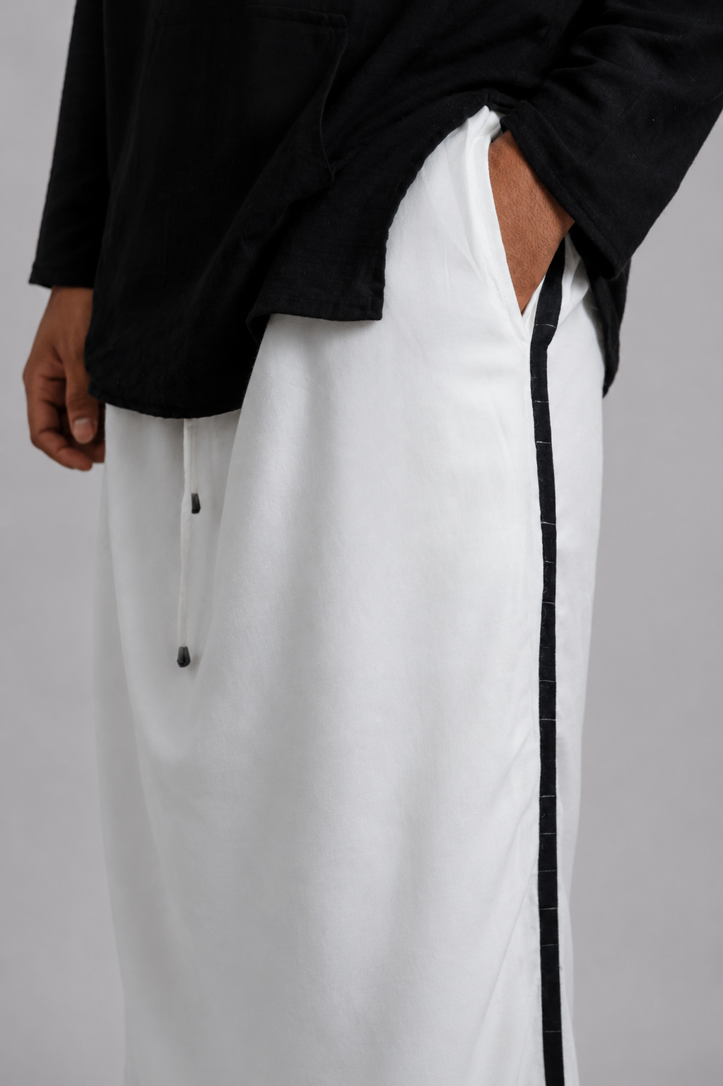 Men White  Colour Pajamalungi With Navy And  Gold Zari Stripe Panel