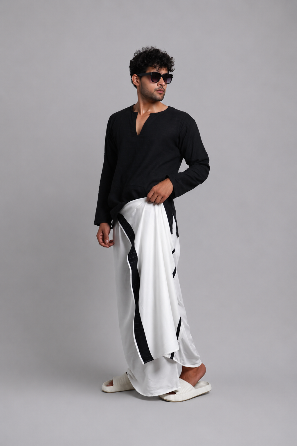 Men White Colour Pajamalungi With Navy/ SilverZari Stripe Panel