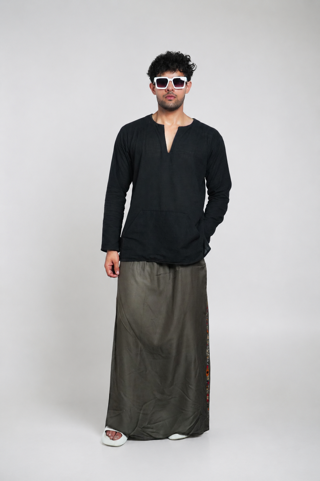 Men Mouse Colour Pajamalungi With  Floral Printed Panel