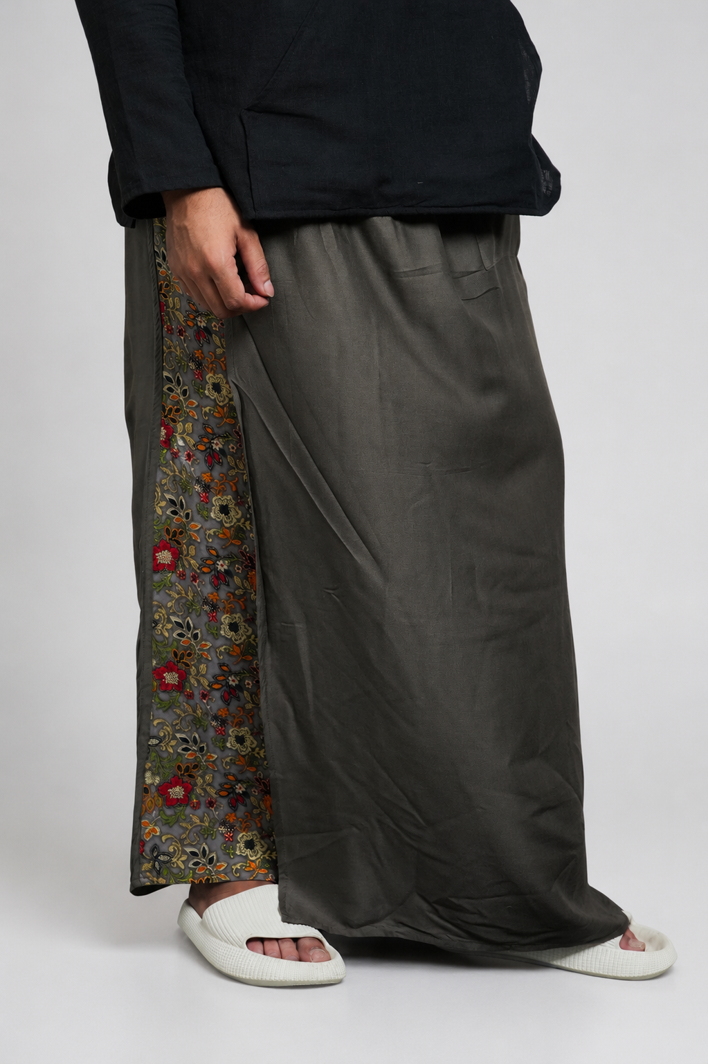 Men Mouse Colour Pajamalungi With  Floral Printed Panel