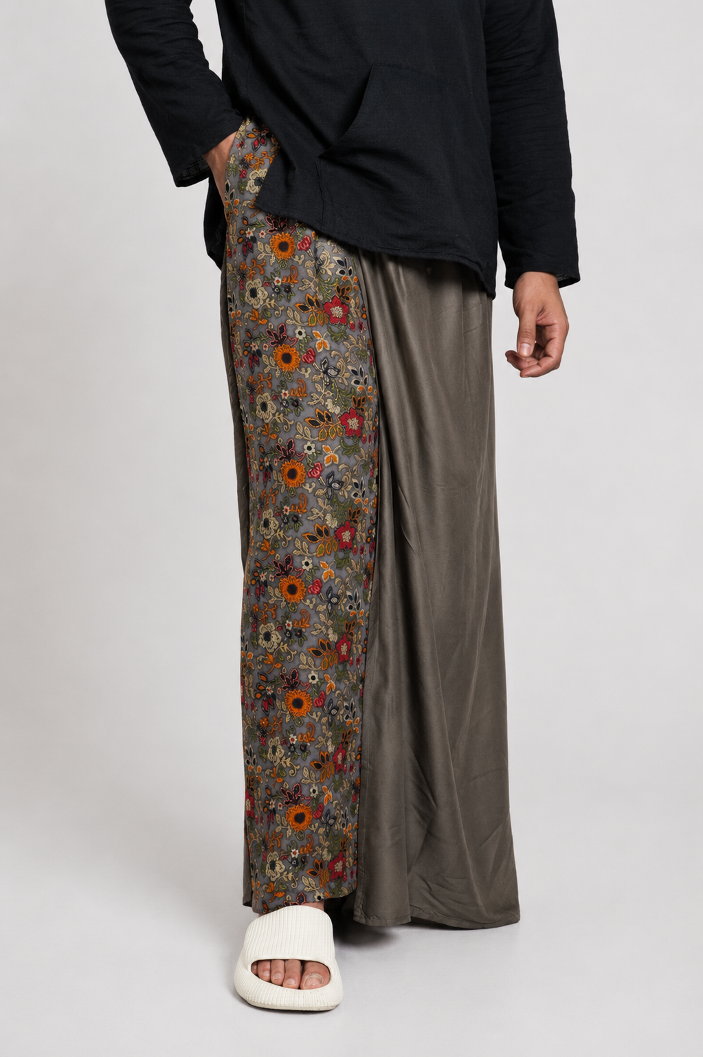 Men Mouse Colour Pajamalungi With  Floral Printed Panel