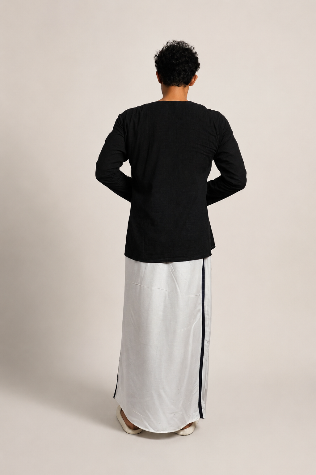 Men White Colour Pajamalungi With Navy/ SilverZari Stripe Panel