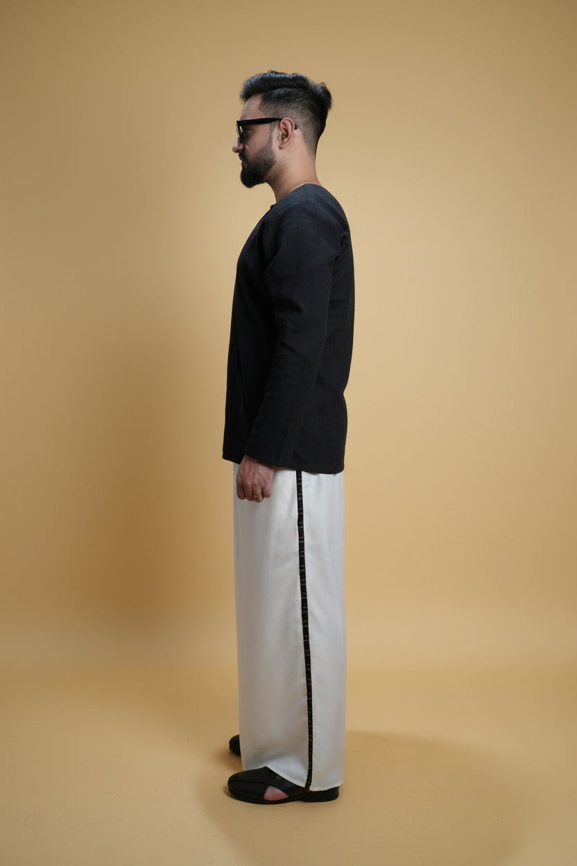 Men White Colour Pajamalungi With Black Stripe Panel