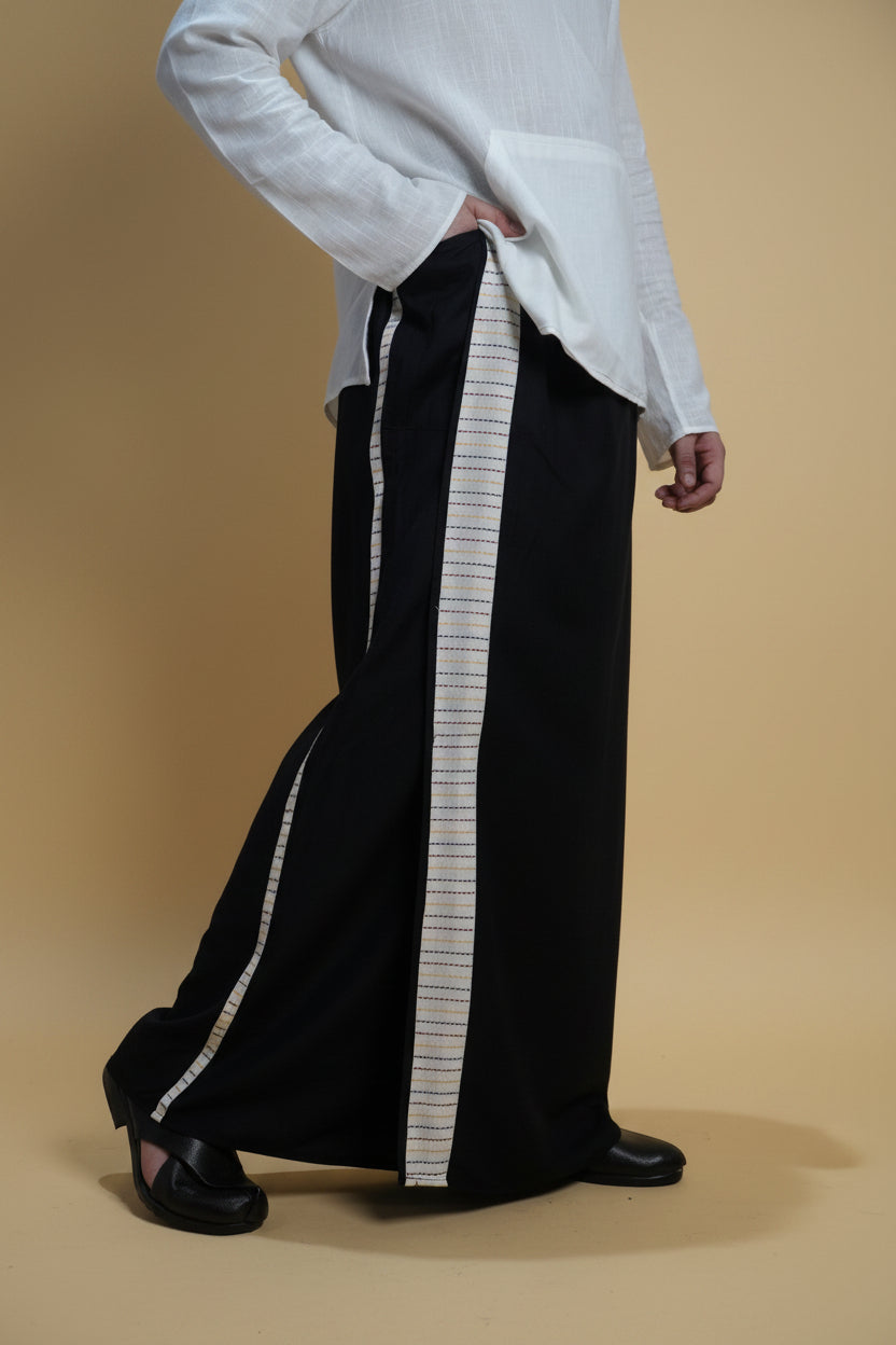 Men Black Colour Pajamalungi With White Stripe Panel