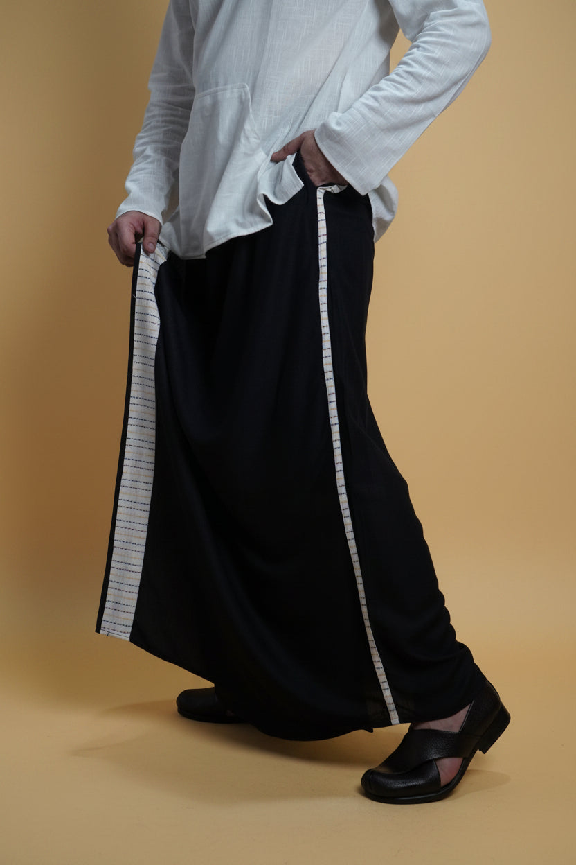Men Black Colour Pajamalungi With White Stripe Panel