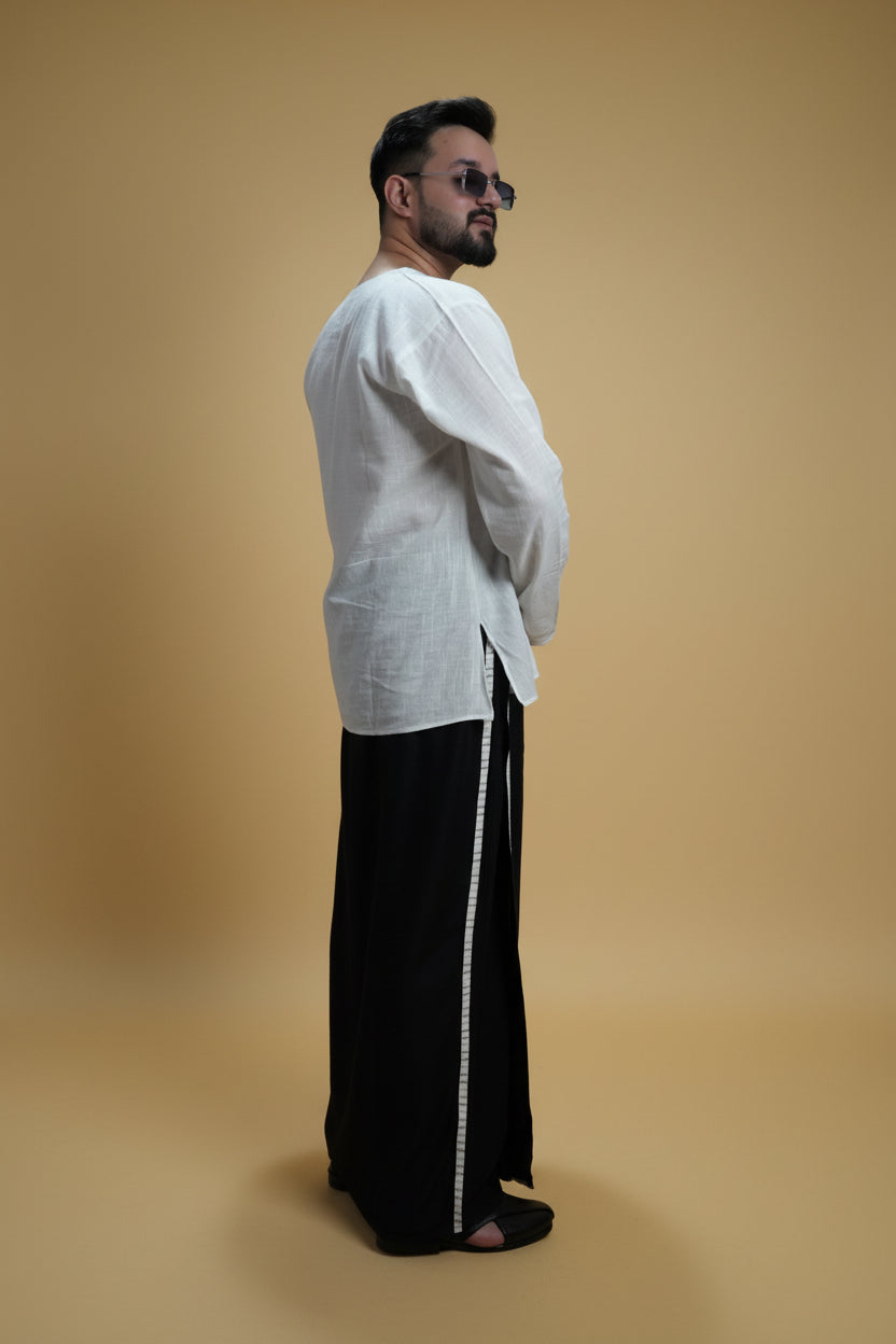 Men Black Colour Pajamalungi With White Stripe Panel