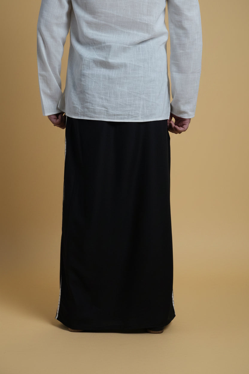 Men Black Colour Pajamalungi With White Stripe Panel