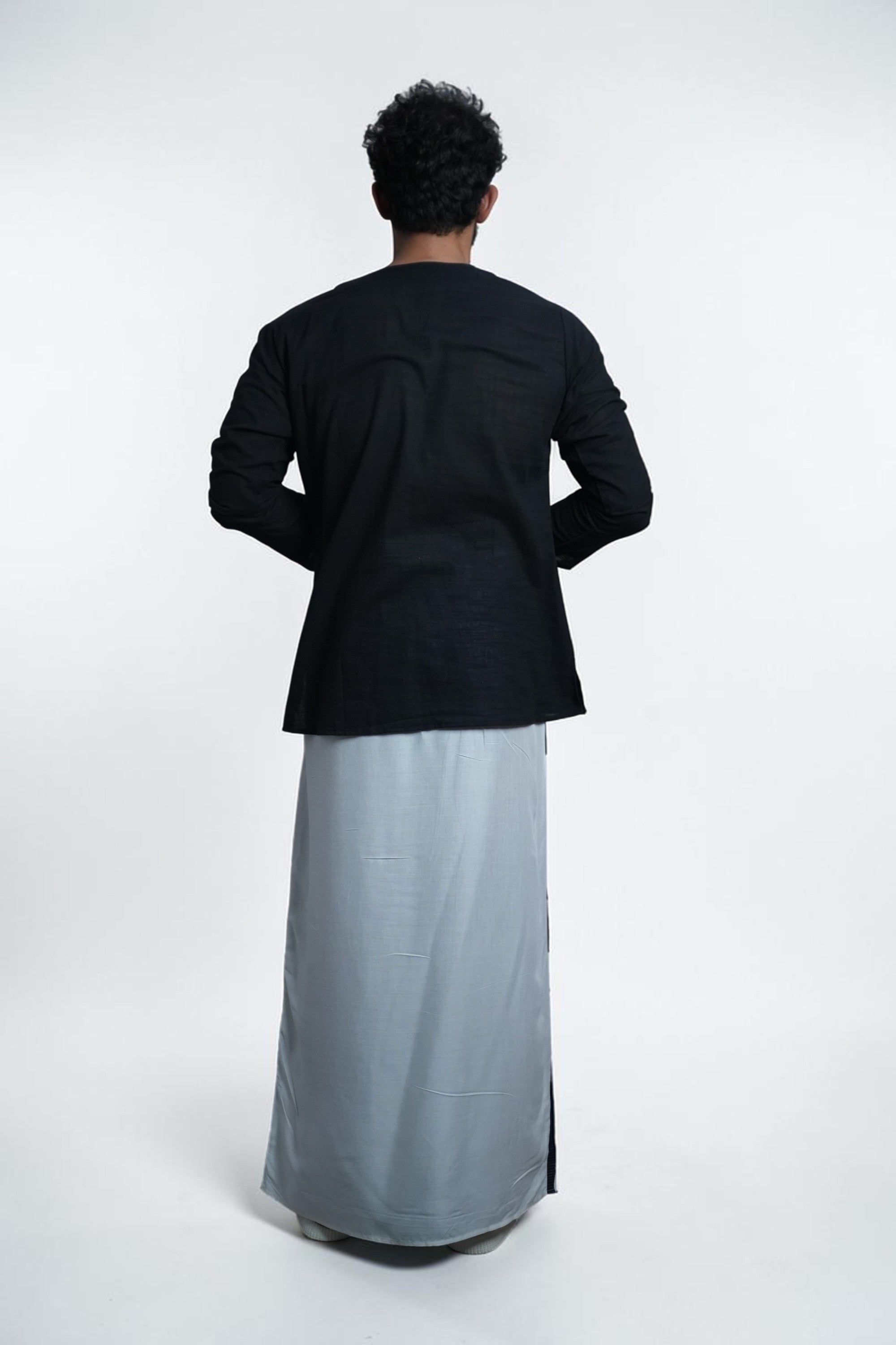 Men White  Colour Pajamalungi With Navy And  Gold Zari Stripe Panel