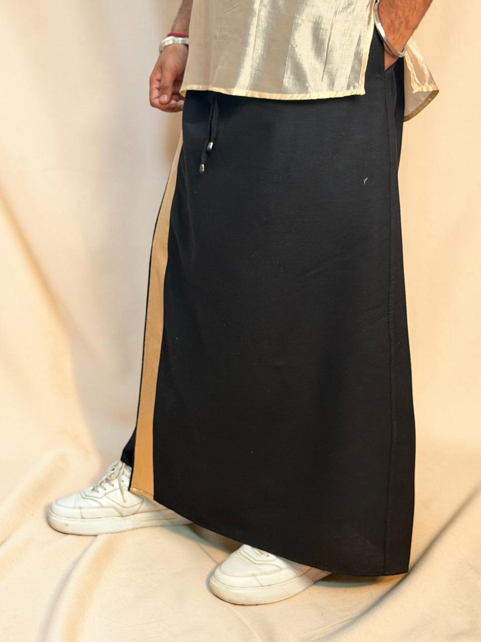 Men Black Color With Light Golden Zari Stripe Pajamalungi