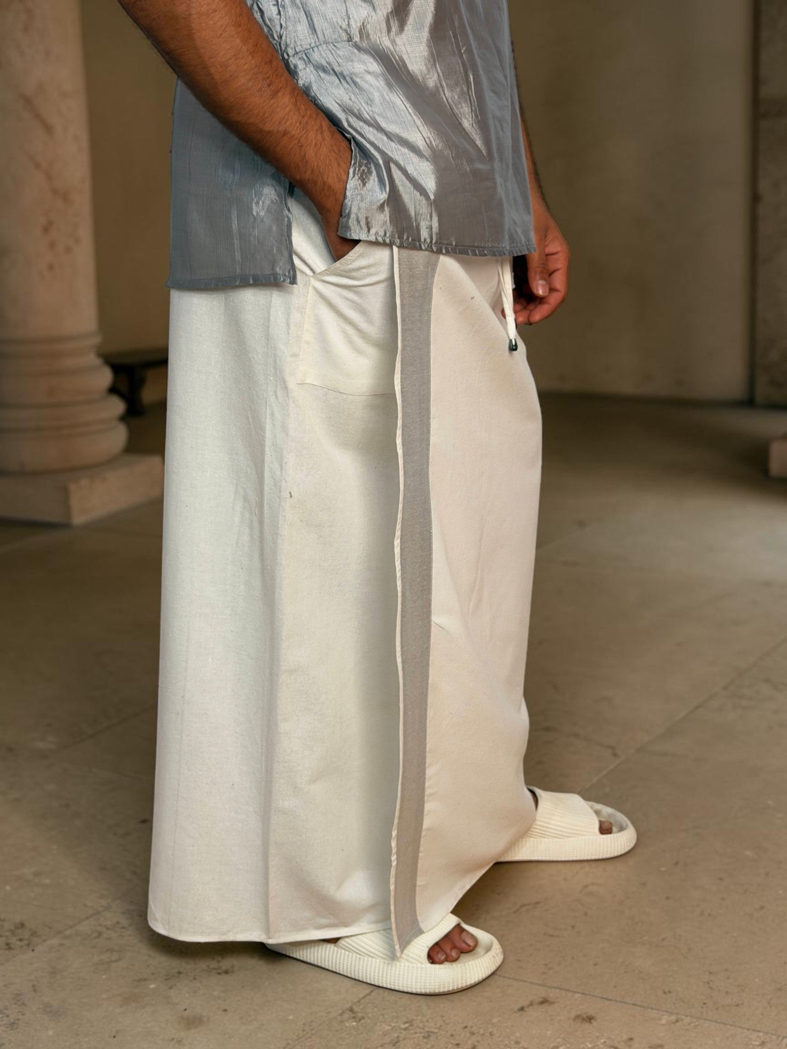 Men White Color With Grey Zari Stripe Pajamalungi