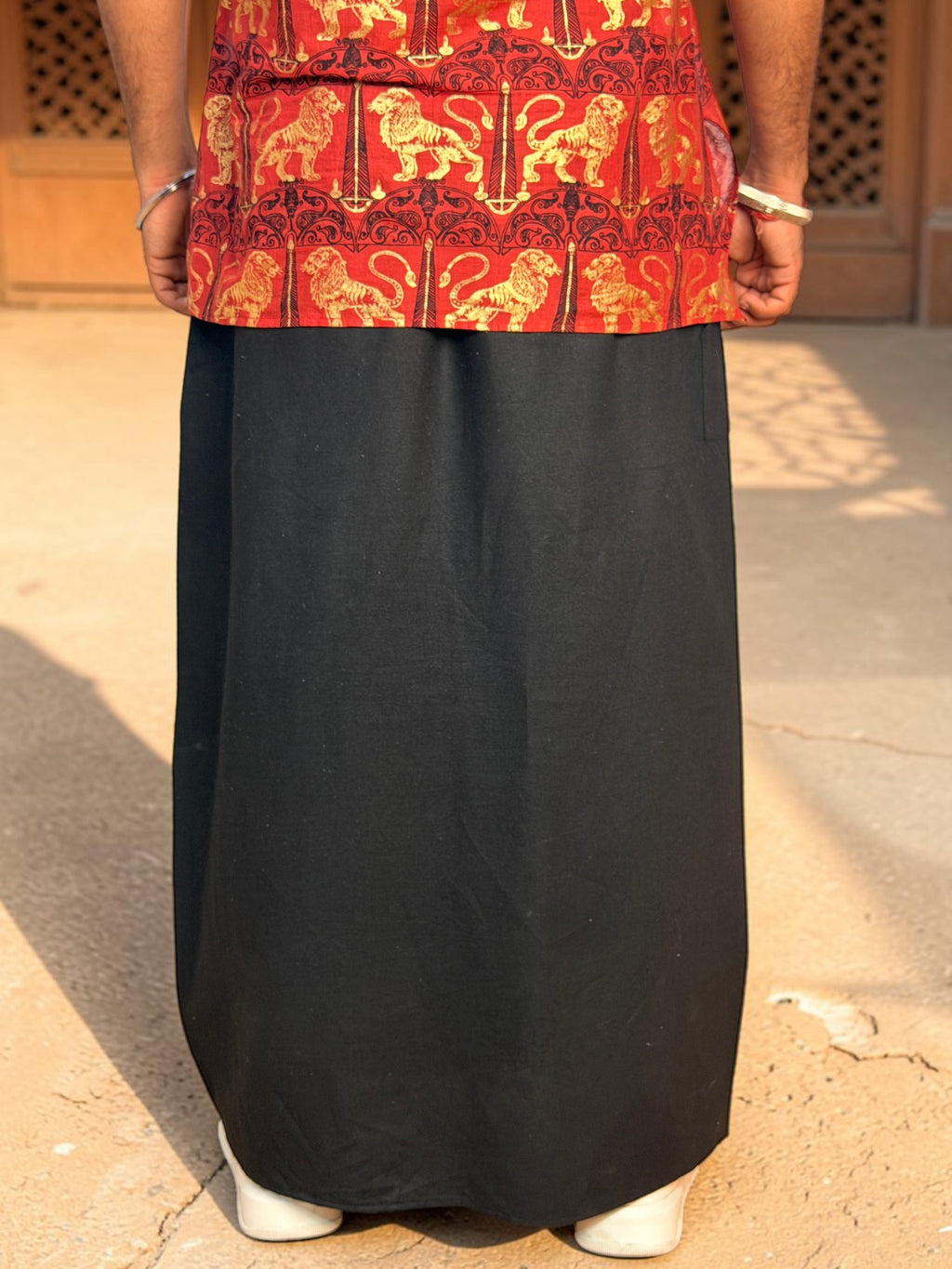 Men Black Color With Golden Zari Stripe Pajamalungi