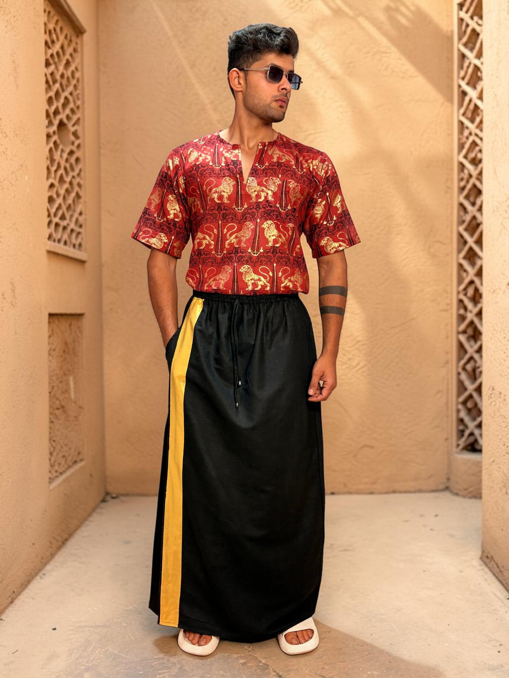 Men Black Color With Golden Zari Stripe Pajamalungi