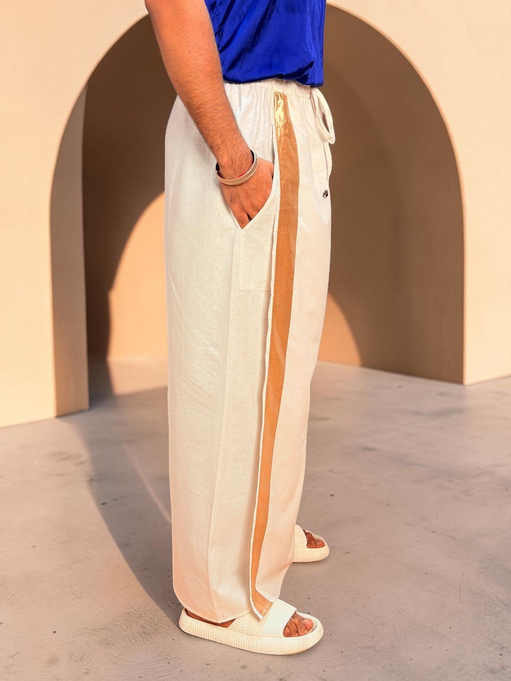 Men White Color With Light Golden Zari Stripe Pajamalungi