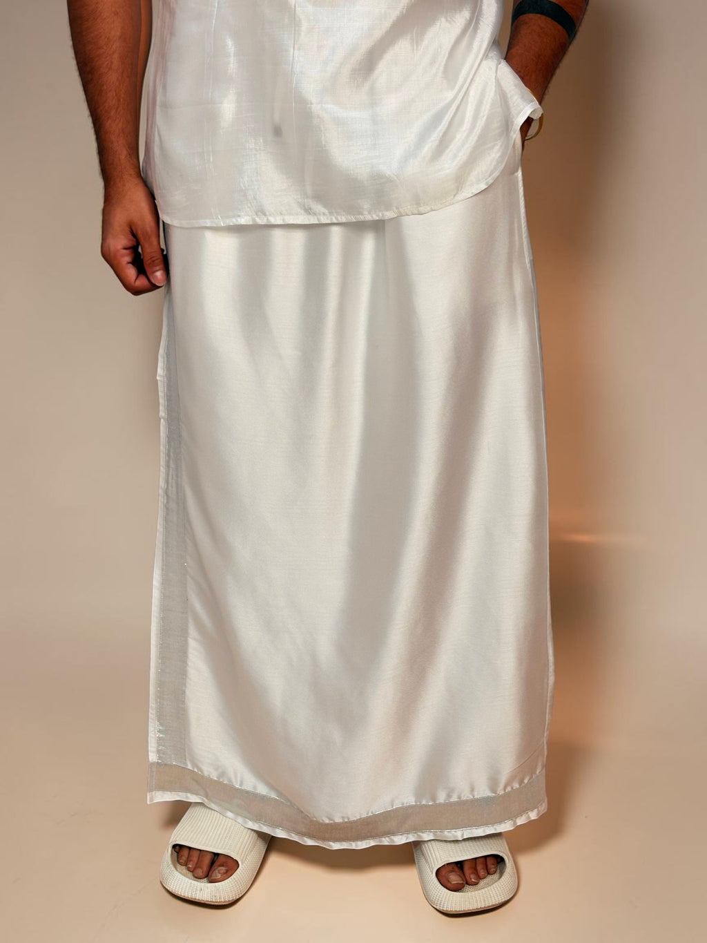 Men White Color With Silver Zari Stripe Pajamalungi