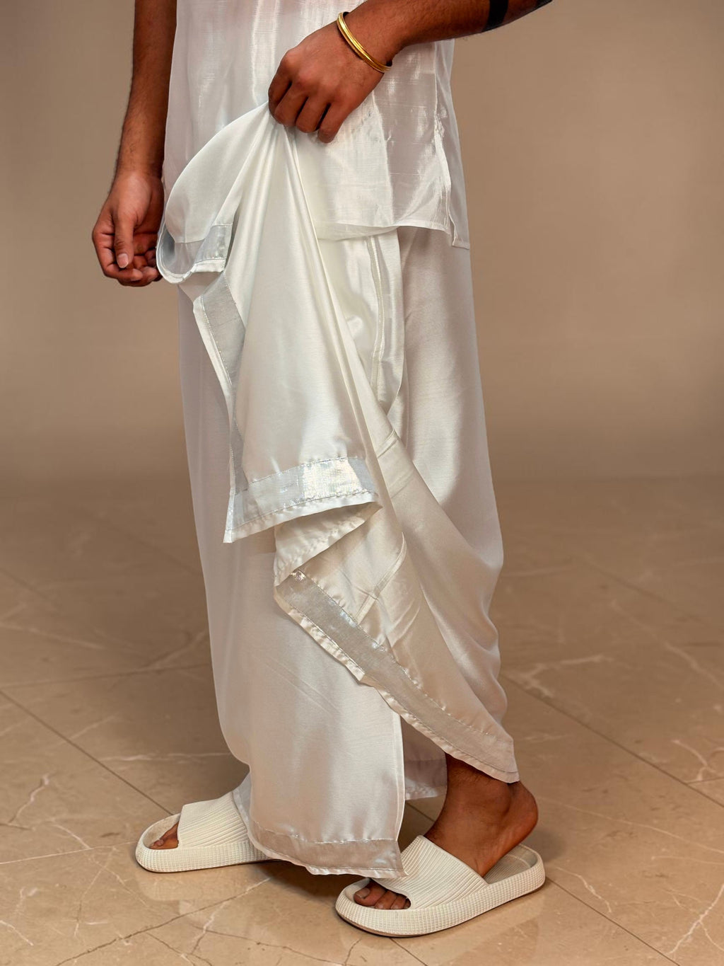 Men White Color With Silver Zari Stripe Pajamalungi