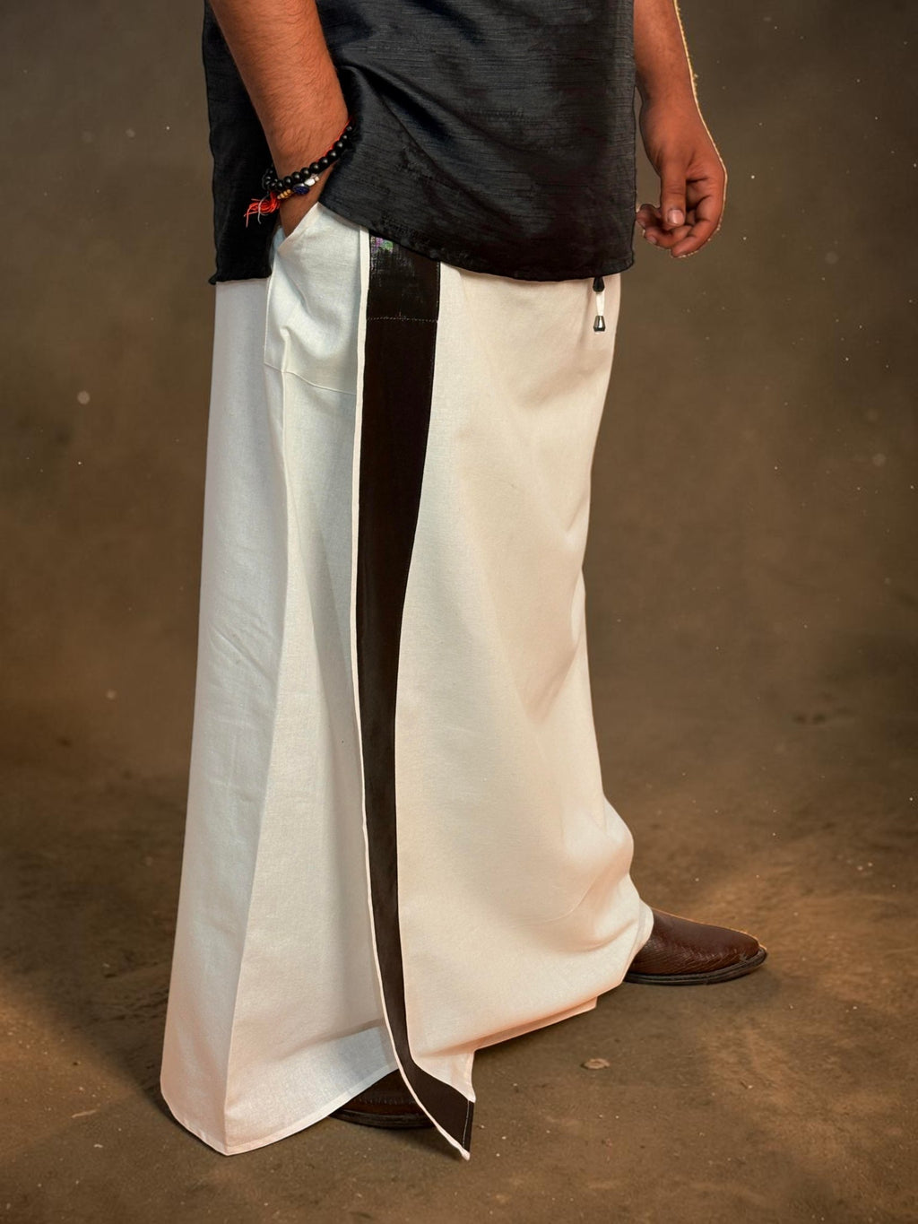 Men White Color With Black Zari Stripe Pajamalungi