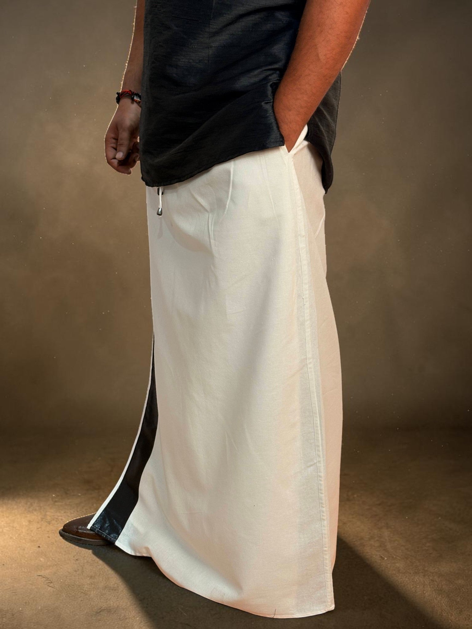 Men White Color With Black Zari Stripe Pajamalungi