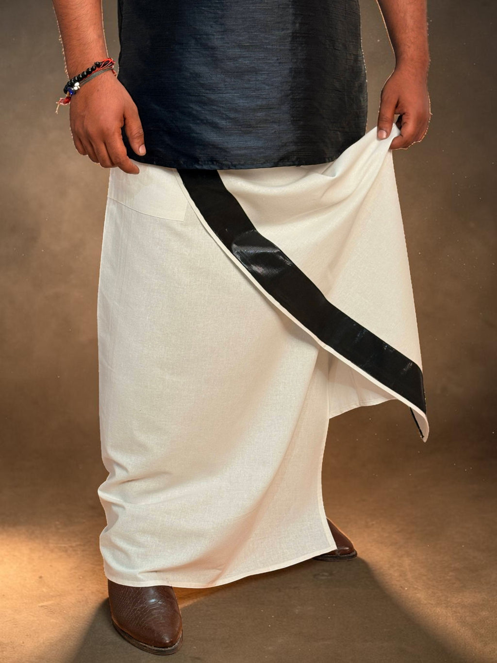 Men White Color With Black Zari Stripe Pajamalungi